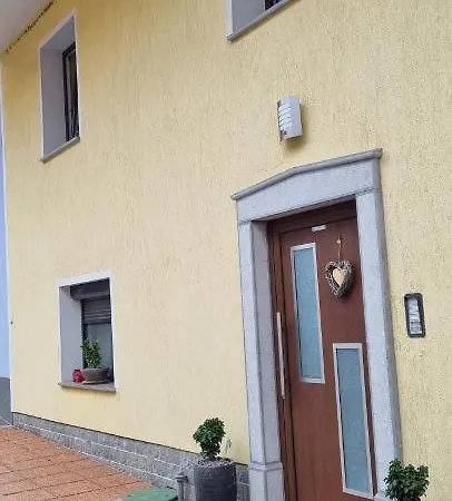 Apartma Zele Postumia