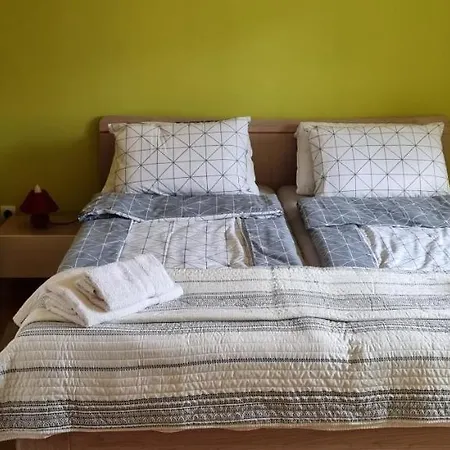 Apartma Zele Postumia