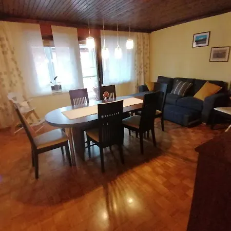 Apartma Zele Апартаменты Постойна