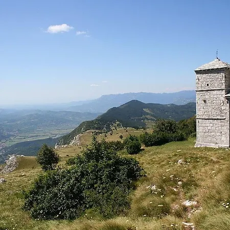 Apartma Zele *